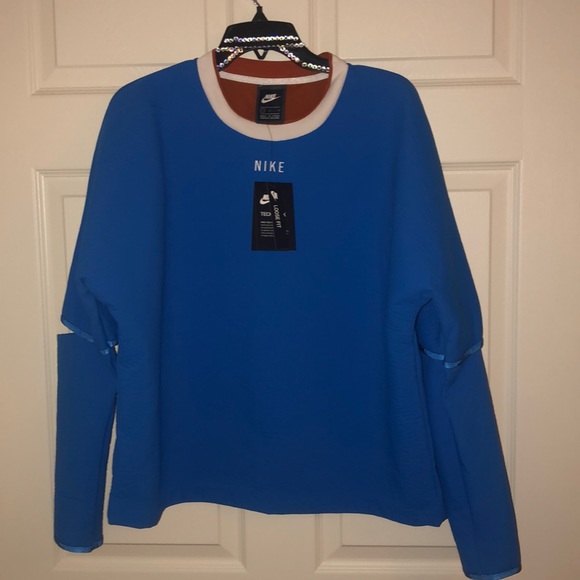 💙🫦💙• 💪🏻 NIKE x Tech x Showin’ Elbows … • 👅 💙👅 - Picture 3 of 5